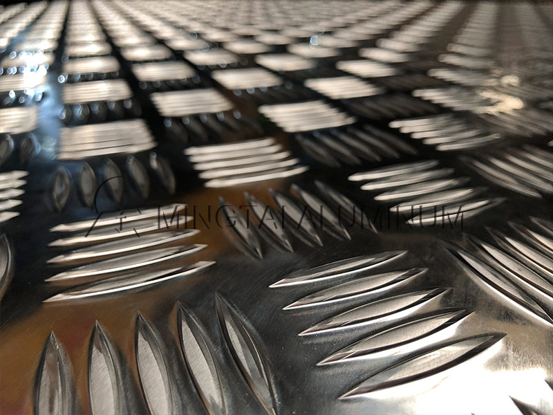 車(chē)廂防滑地板小五條筋1060H24鋁板廠家報(bào)價(jià) 車(chē)廂防滑地板小五條筋1060H24鋁板廠家報(bào)價(jià)