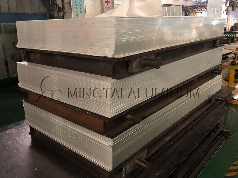 食品模具用鋁板對(duì)于中厚鋁板衛(wèi)生標(biāo)準(zhǔn)有啥要求？